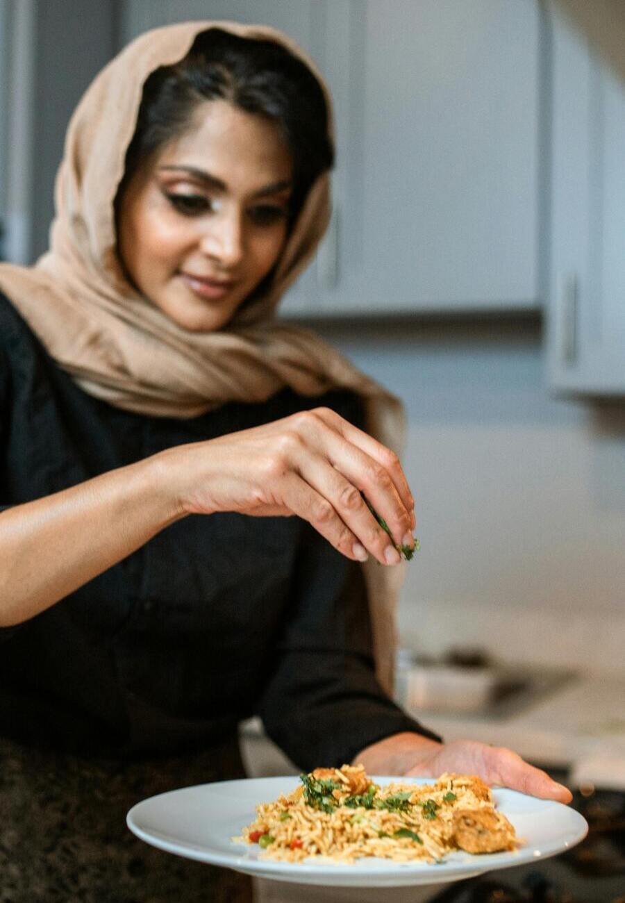 Biryani servieren