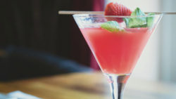 Champagner mit Erdbeeren