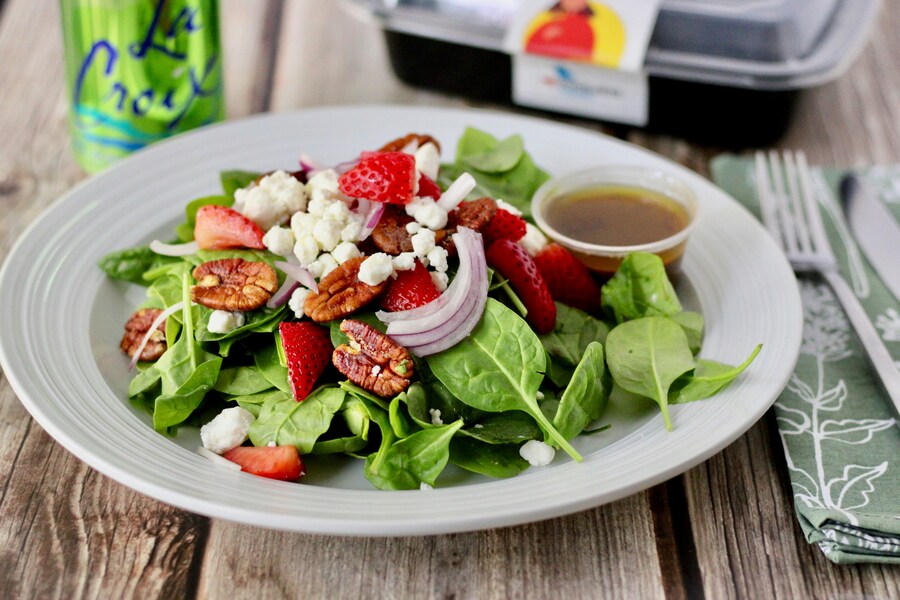Erdbeer-Basilikum-Salat mit Balsamico