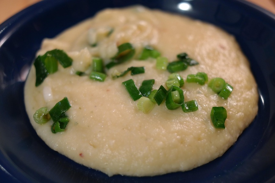 Kartoffelsuppe mit weißem Pfeffer