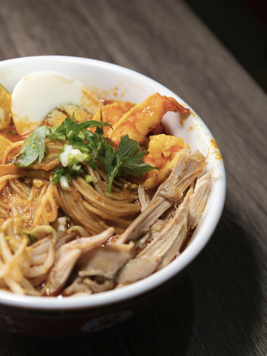 Laksa mit Hühnerbruststreifen