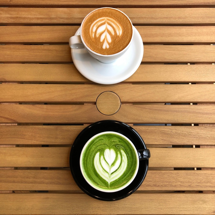 Matcha versus Kaffee