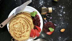 Pfannkuchen mit Marmelade