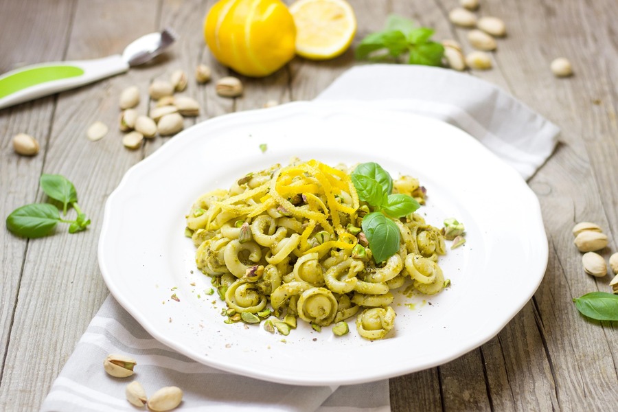 Pasta mit Zitronen-Basilikum-Sauce