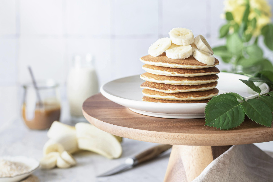 Vegane Protein-Pancakes mit Bananen und Mandelmus
