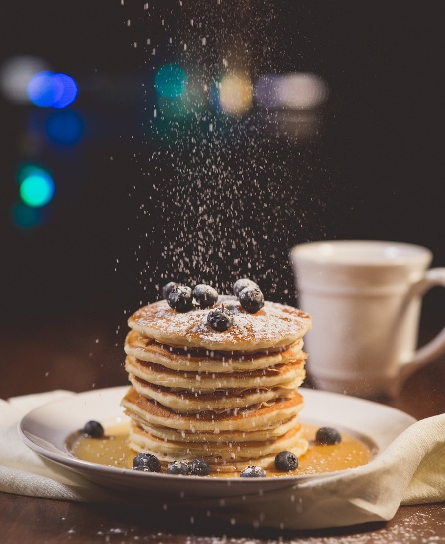 Zitronen-Ricotta-Pancakes mit Heidelbeeren