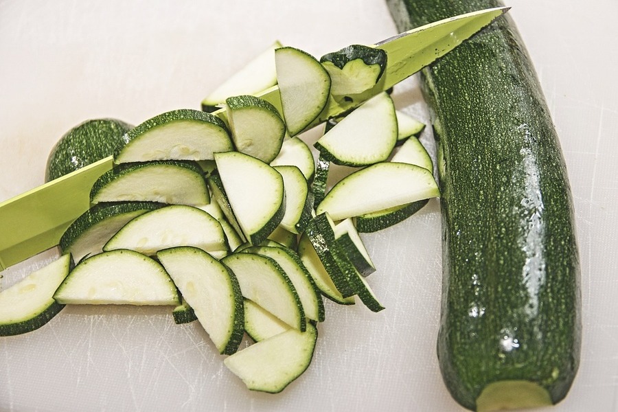 Zucchini schneiden